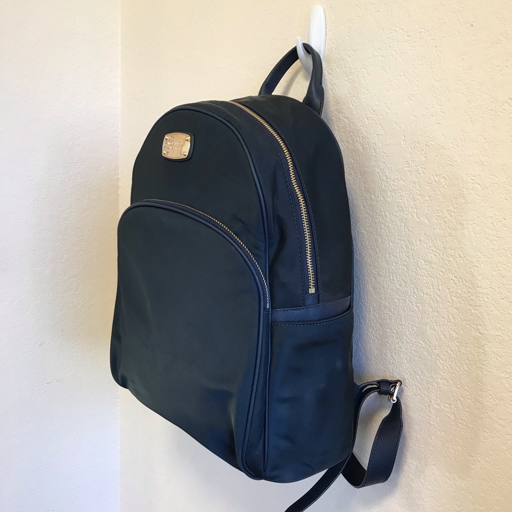 Authentic Michael Kors backpack π - Picture 2 of 8